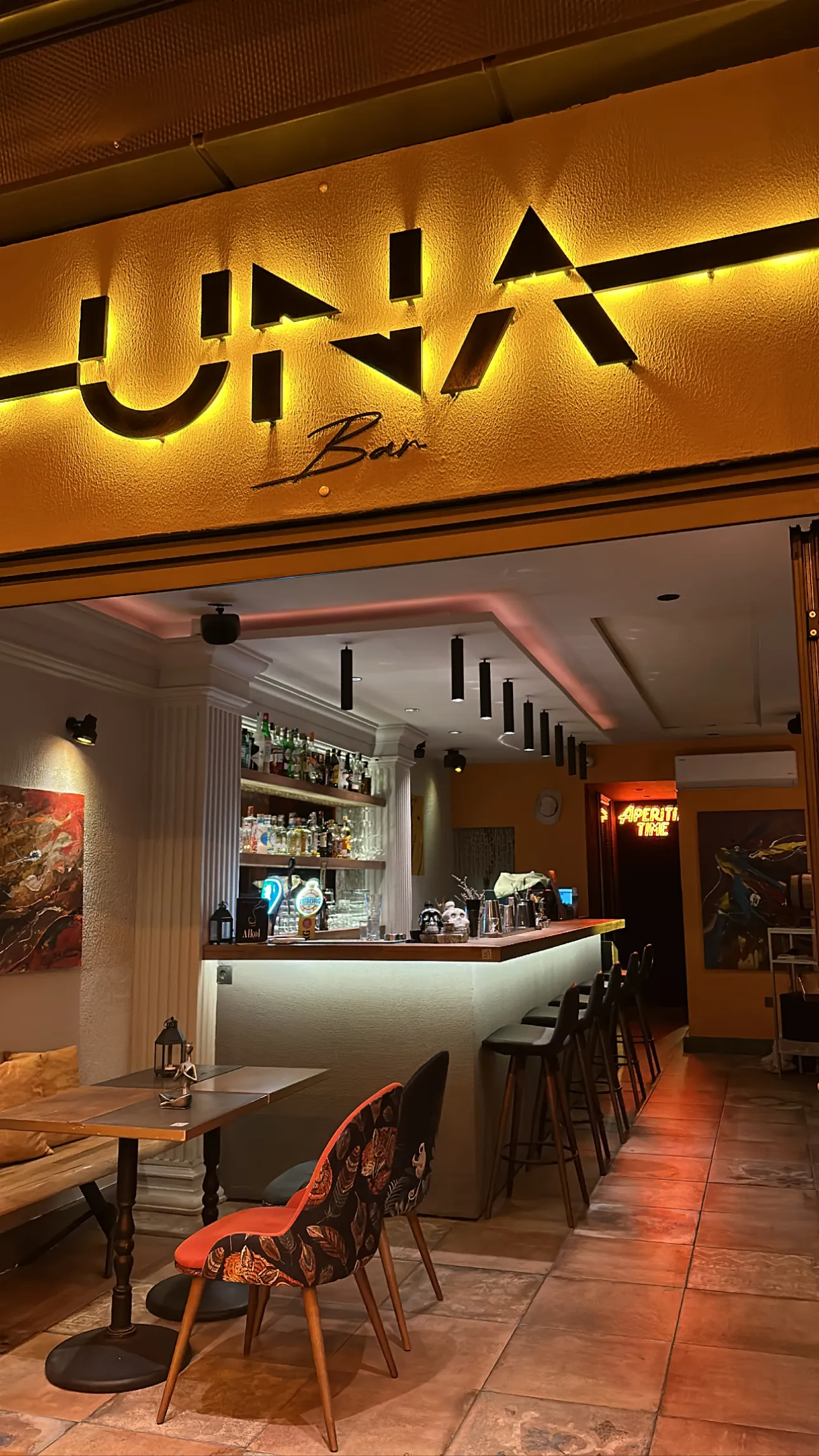 UNA BAR&CAFE - 1